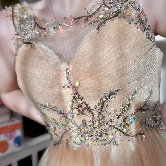 ASPEED CHAMPAGNE SHORT DRESS - Picture 2 of 4